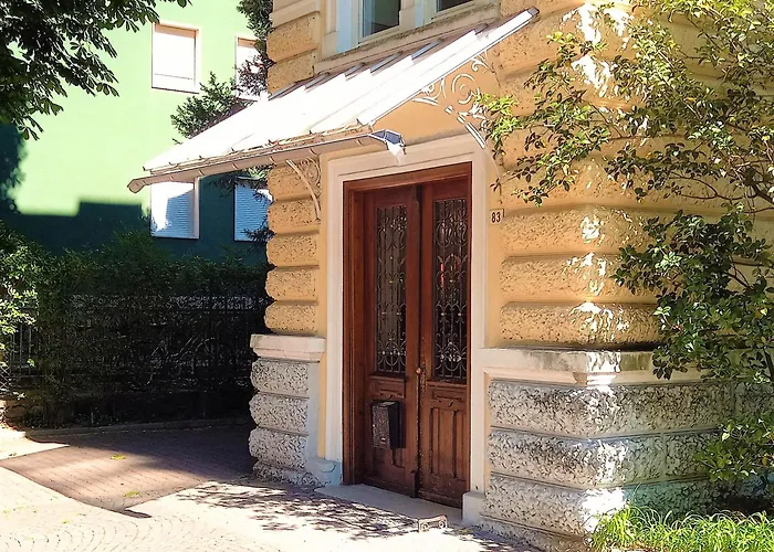 3-Zimmer-Appartement In Privatvilla, Meran Zentrum, Kostenloser Parkplatz Mit Gaestekarte